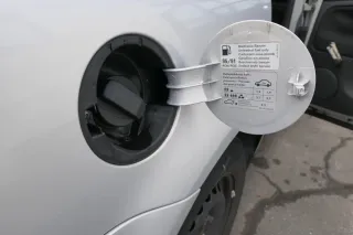 VW Passat 3B5 3B2 Kombi Tankdeckel Klappe Tankklappe Deckel Tank silber LB7Z - Bild 2