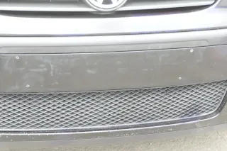VW Polo 6N2 Stoßstange vorne Frontstoßstange Stoßfänger schwarz L041 +Grill - Bild 7