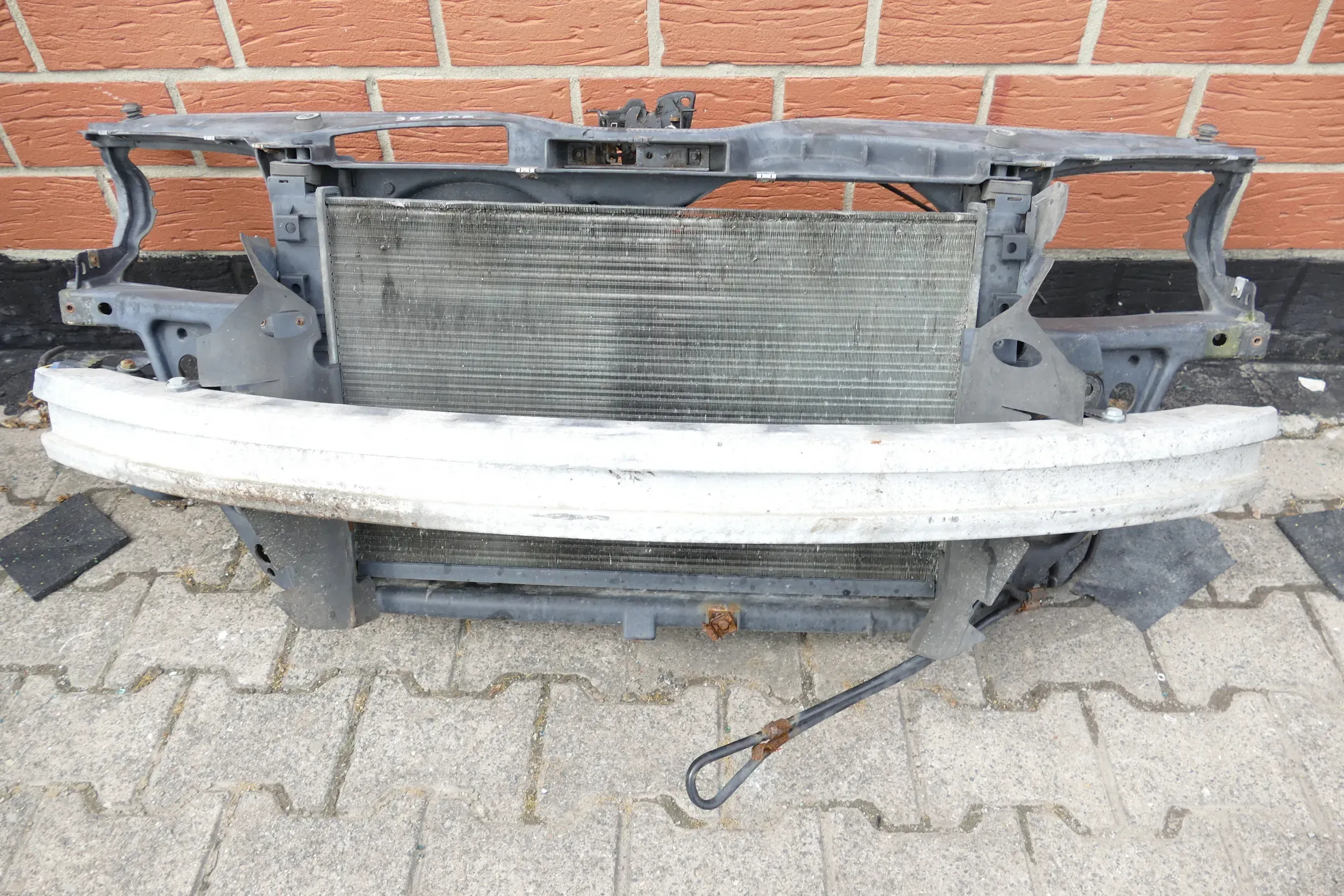 VW Passat 3B Schloßträger Kühler OhneKlimaanlage 3B0805594 1,8 T 1,9TDI - Bild 1