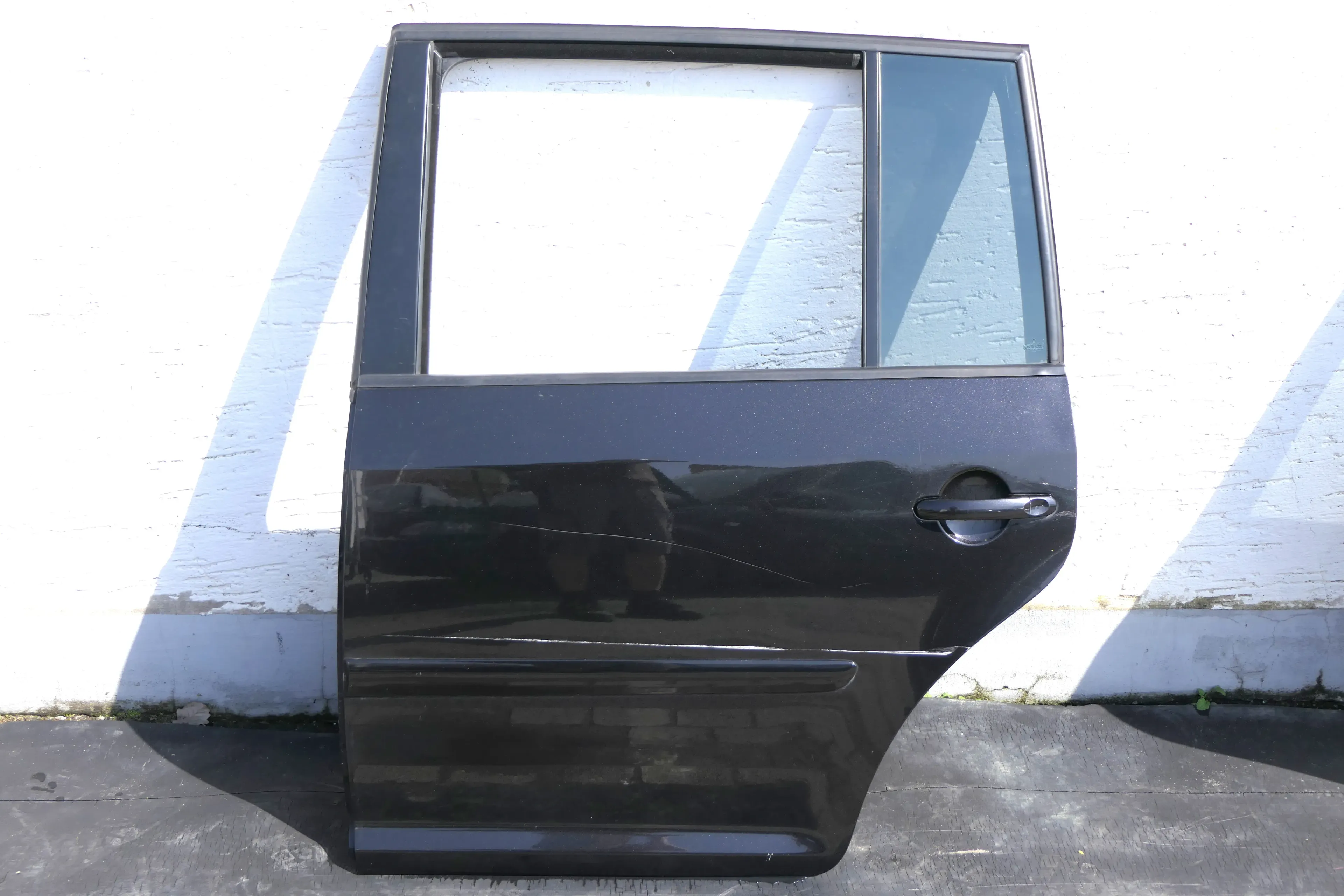 VW Touran 1T 1T3 Tür hinten links schwarz LC9Z metallic mit Scheibe - Bild 1