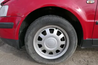 VW Passat 3B Kotflügel vorne links rot LY3D - Bild 2