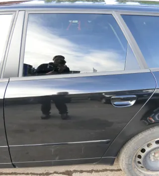 Audi A4 B7 8E Tür hinten links schwarz LZ9Y Kombi mit Scheibe und Rahmen - Bild 1