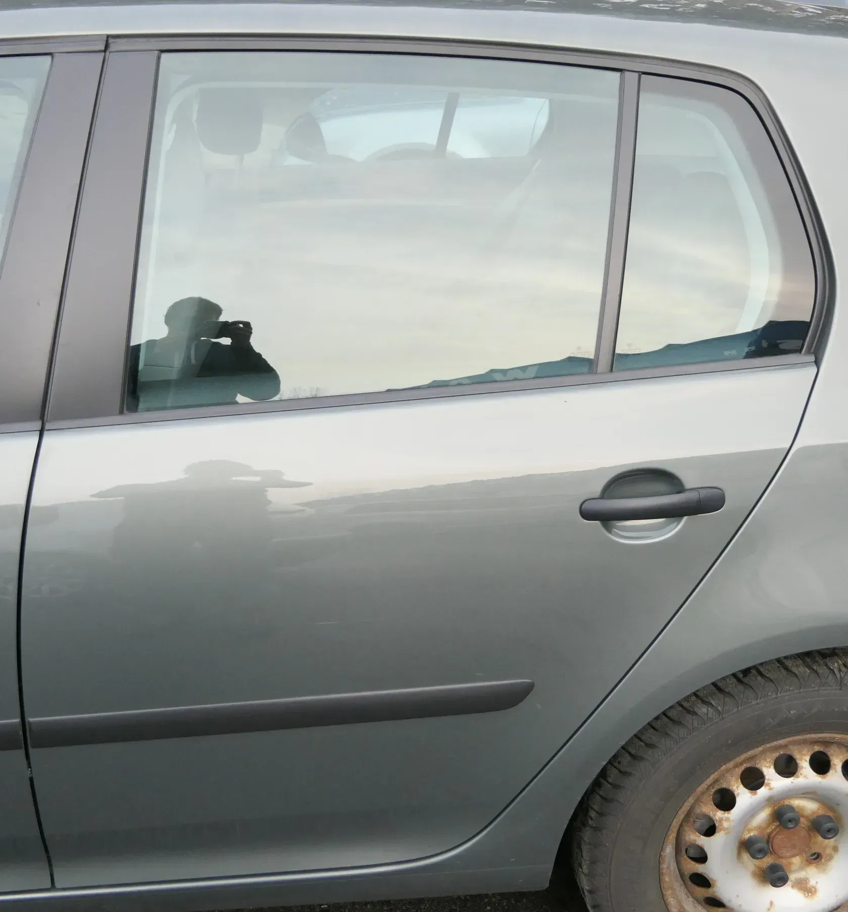 VW Golf 5 V 1K Tür Türrahmen hinten links 4/5-Türer grau LA6Q mit der Scheibe - Bild 1