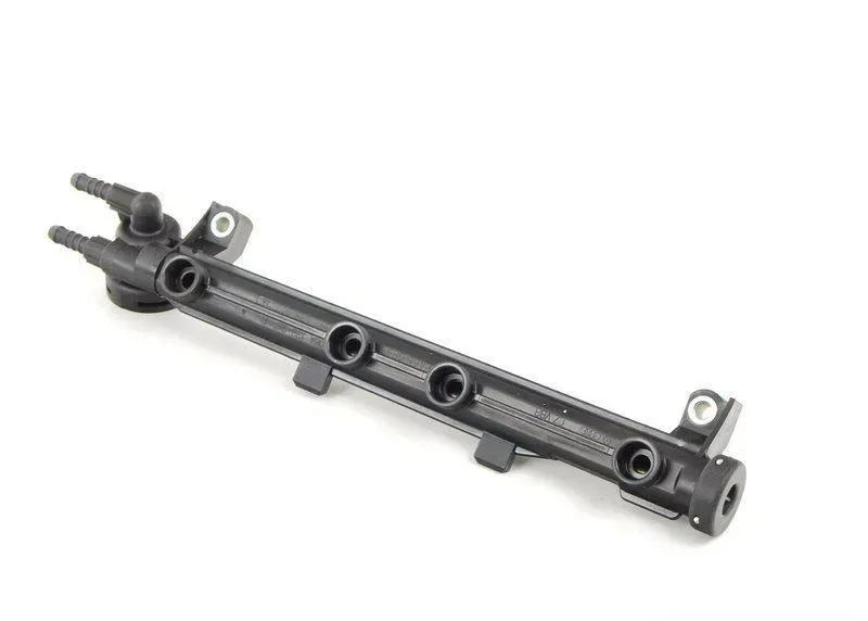 1x VW Golf 4 A3 8L Kraftstoffverteiler 1,6 Beetle BFQ AZJ AVU AKL AEH 06A133317A - Bild 1