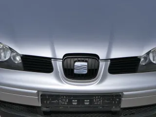 Seat Arosa 6H Stoßstange Frontstoßstange vorne grau silber LS7N Facelift + Grill - Bild 2