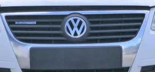 VW Passat 3C Grill Kühlergrill VW Zeichen Logo - Bild 4