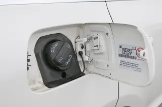 VW Touareg 7L Tankdeckel Deckel Tank Tankverschluß weiß LR9A - Bild 2