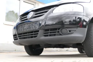 VW Fox 5Z Stoßstange vorne Stoßfänger schwarz LC9Z mit Grill - Bild 4