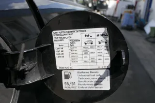Skoda Fabia 6Y2 Limousine Tankdeckel Deckel Tank schwarz LF9R Schrägheck - Bild 2