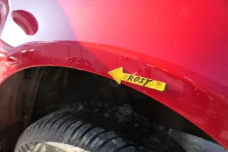 VW Golf 5 V 1K Kotflügel vorne rechts rot LY3D - Rost - Bild 3