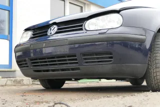 VW Golf 4 Stoßstange vorne Stoßfänger vorn vorne blau LA5G SWR + Kappen - Bild 2