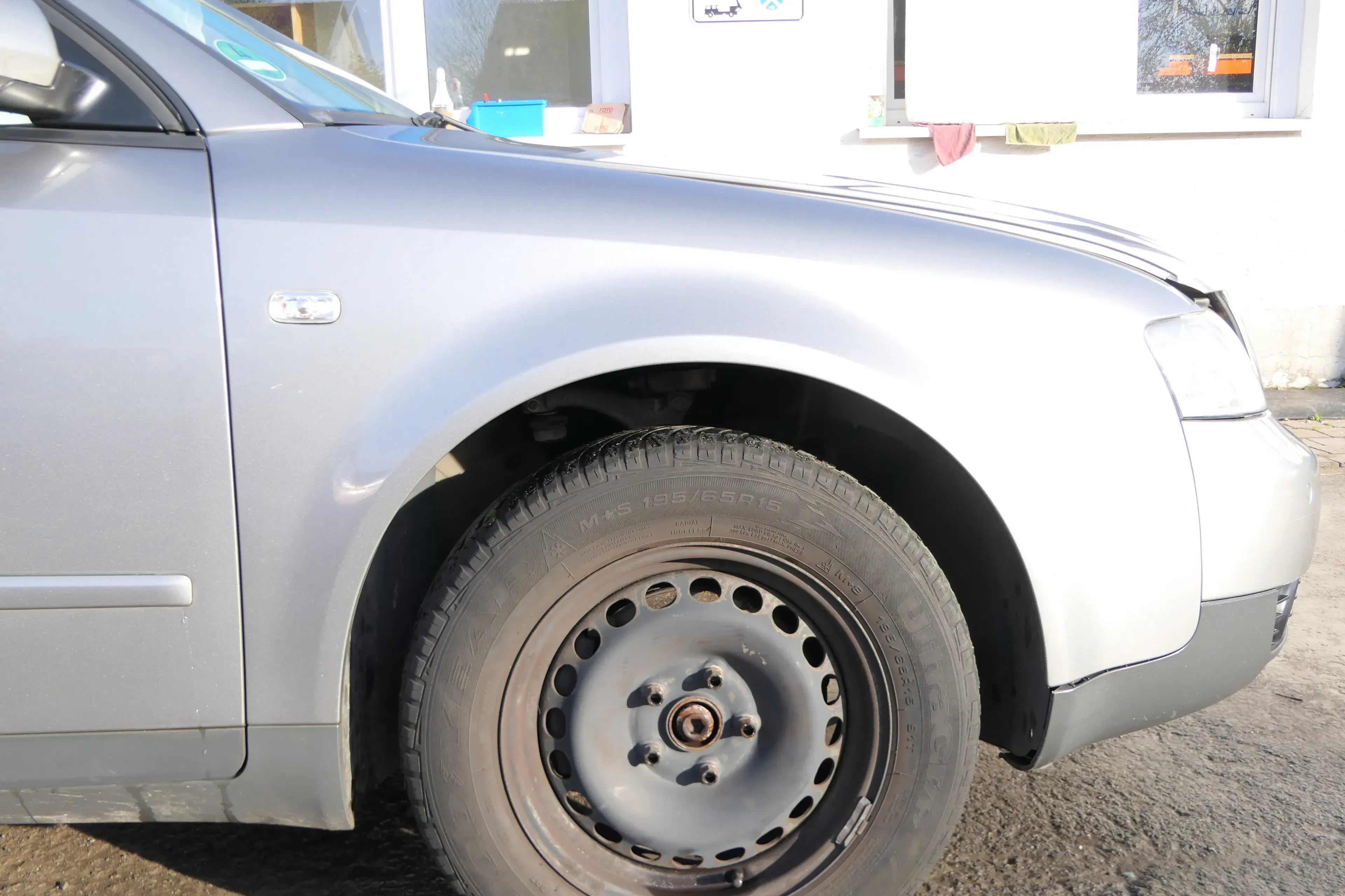 Audi A4 8E B6 Kotflügel vorne rechts grau LY7Q - Bild 1