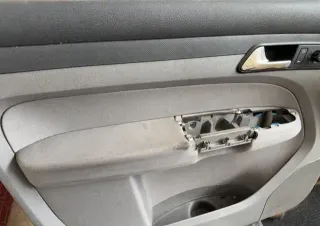 1x VW Caddy 3 2K Türverkleidung Verkleidung Tür vorne links grau Türgriff Griff - Bild 2