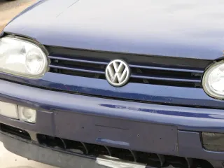 VW Golf 3 Grill Kühlergrill VW Zeichen Logo Grillleiste Leiste blau LC5L - Bild 4