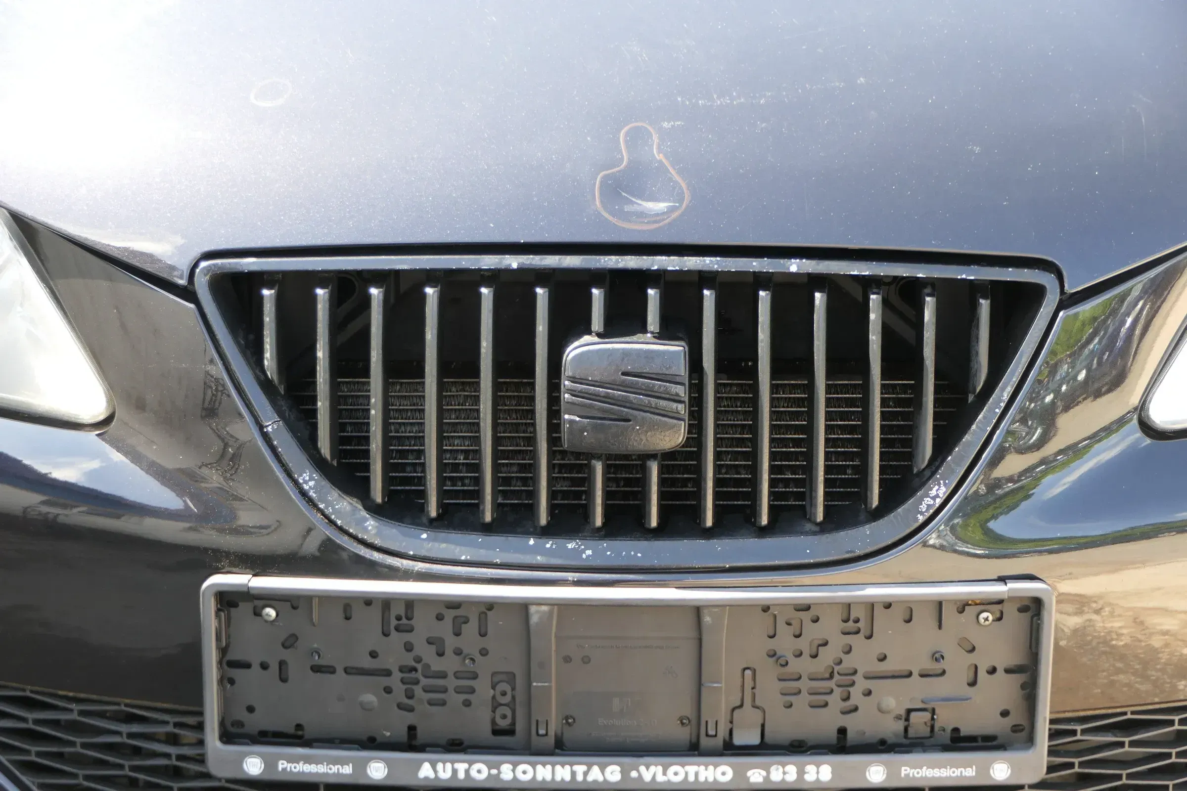 Seat Ibiza 6J Kühlergrill Grill 6J0853651 original schwarz - Bild 1