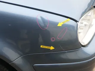 VW Golf 4 Kotflügel vorne rechts blau LD5X - Delle - Bild 2