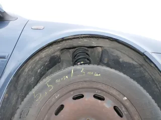 VW Golf 4 Kotflügel vorne rechts blau LD5X - Delle - Bild 9