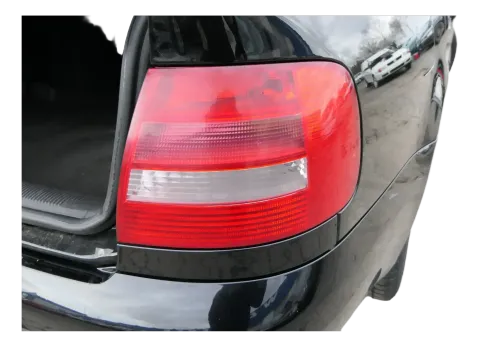 Audi A4 B5 Limousine hinten rechts Rückleuchte original Facelift 8D0945096F Lamp