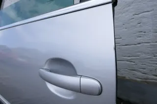 VW Passat 3B 3BG Kombi Variant Tür hinten links silber LA7W mit Anbauteilen - Bild 4