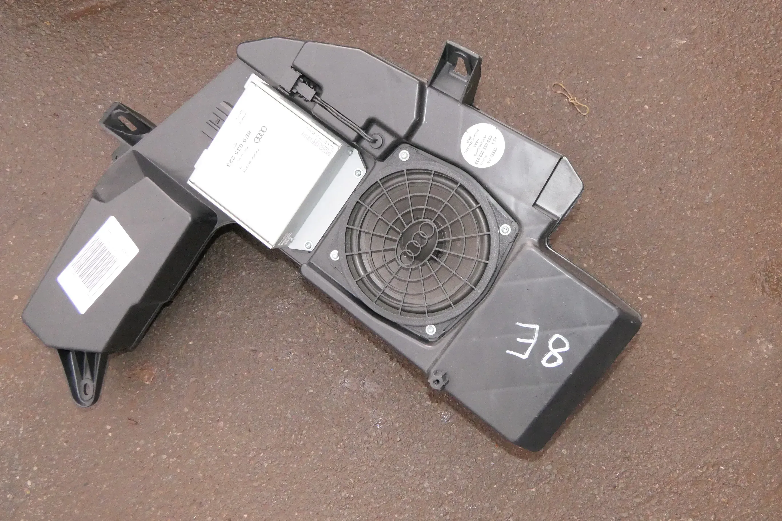 Audi A4 8E B6 Avant Kombi Subwoofer 8E9035223 Lautsprecher Bassbox - Bild 1