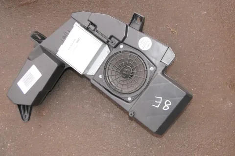 Audi A4 8E B6 Avant Kombi Subwoofer 8E9035223 Lautsprecher Bassbox