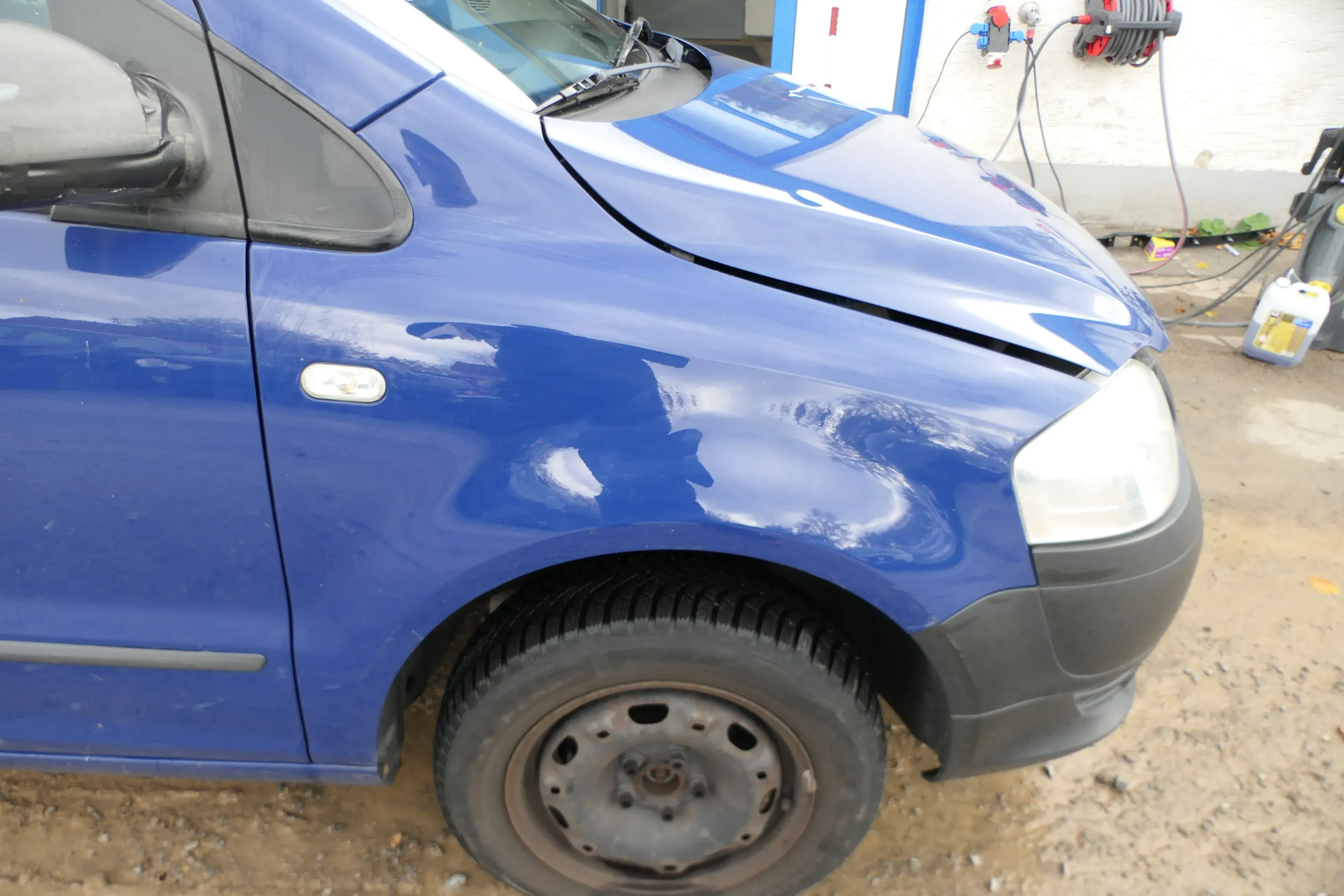 VW Fox 5Z Kotflügel vorne rechts blau LL5M - Bild 1