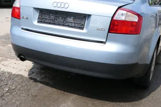 Audi A4 8E B6 Limousine Stoßstange hinten mit Spoiler blau LY7R - Bild 9