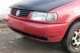 VW Polo 6N Stoßstange vorne 2-geteilte Frontstoßstange rot braun LC3M Stoßfänger - Bild 10