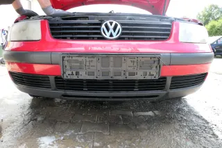 VW Passat 3B Stoßstange vorne Frontstoßstange Stoßfänger rot LY3D + Grill - Bild 1