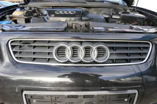 Audi A3 8L Stoßstange Frontstoßstange vorne schwarz LY9B mit Grill - Bild 4