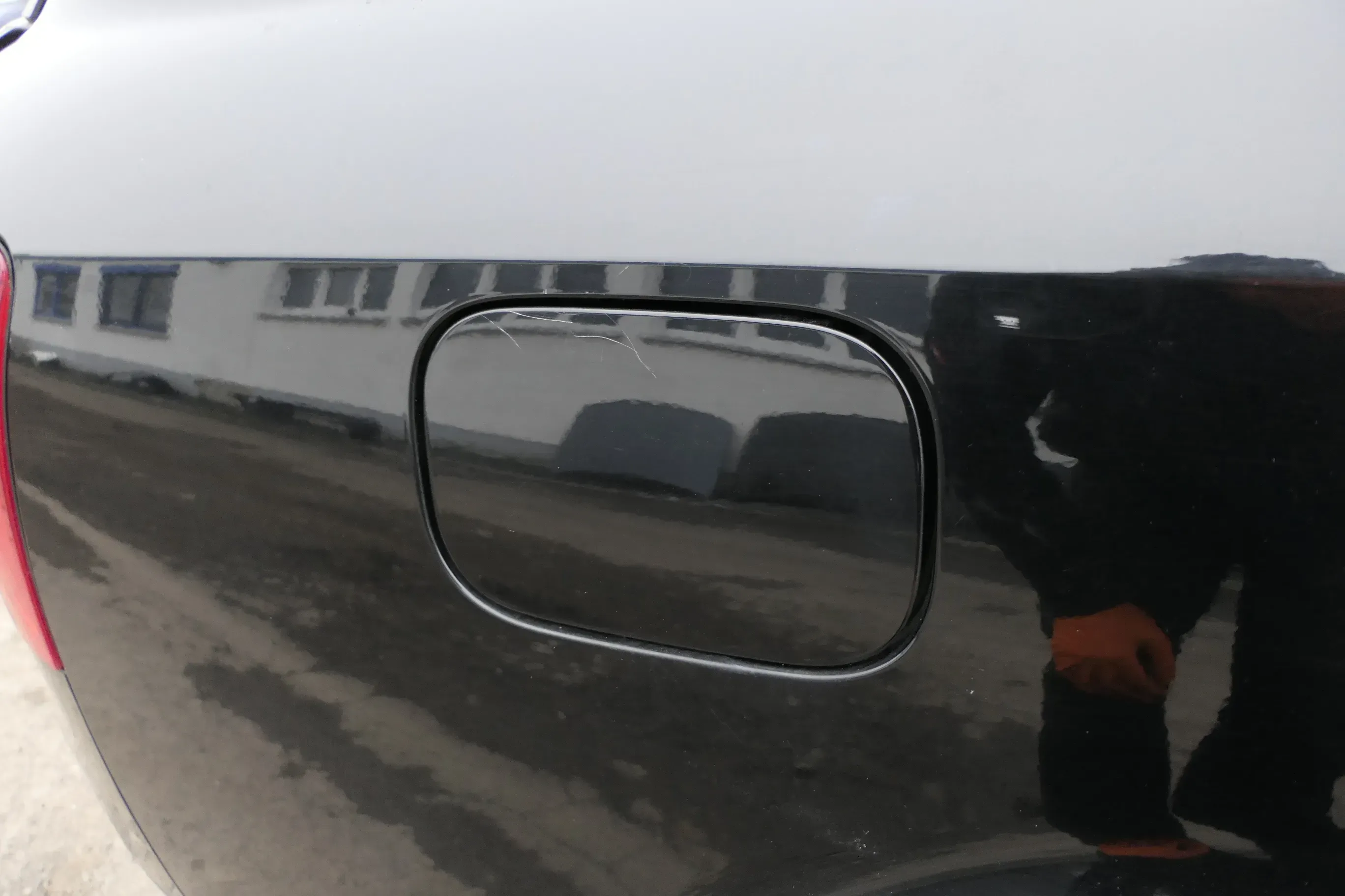 Audi A4  8E B7 Tankdeckel Tankklappe Tank Deckel Klappe schwarz LY9B - Bild 1