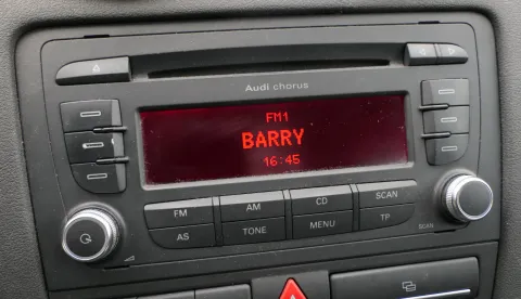 Audi A3 8P Radio CD Player Original 8P0057152C 8P0035152C m. Code - Chorus