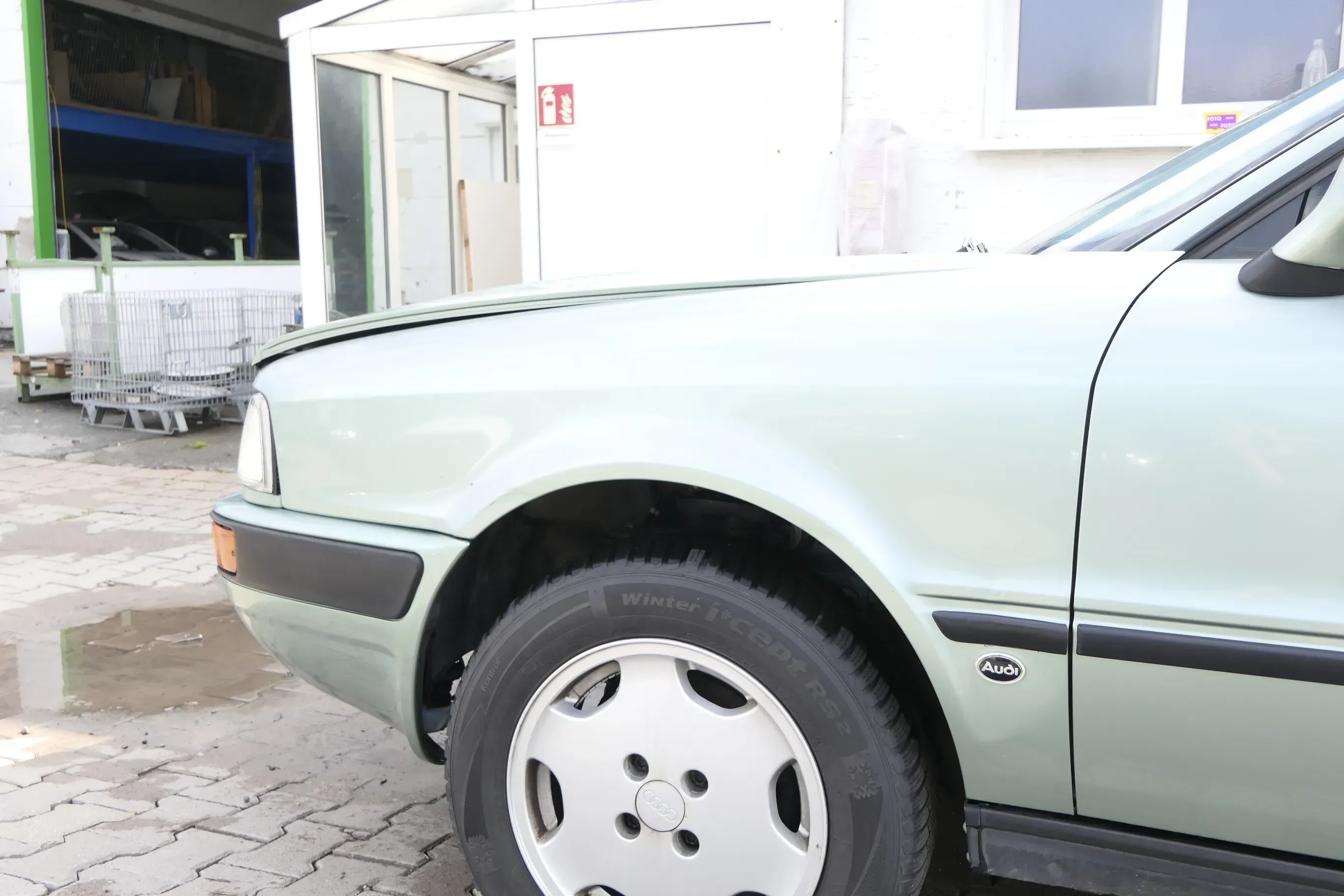 Audi 80 Kotflügel vorne links grün LY6N - Bild 1