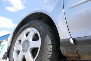 Audi A3 8L Kotflügel vorne links silber grau LY7M - ROST - Bild 2