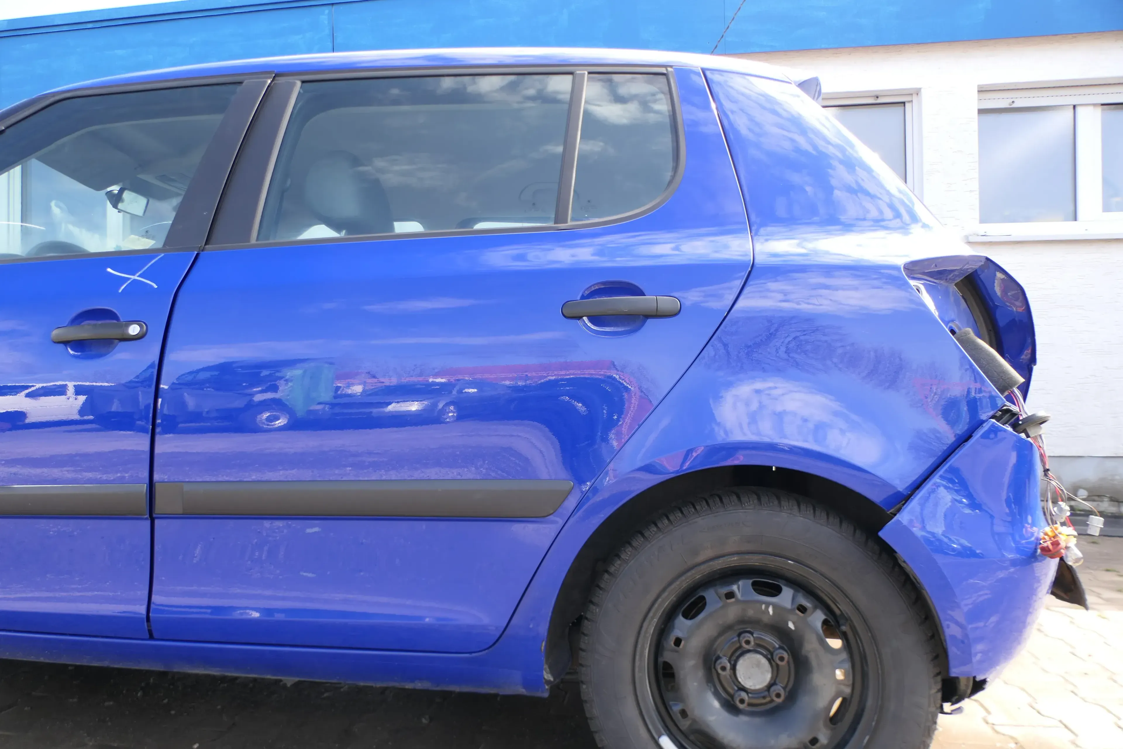 Skoda Fabia 5J Limousine Tür hinten links blau LF5K - Bild 1