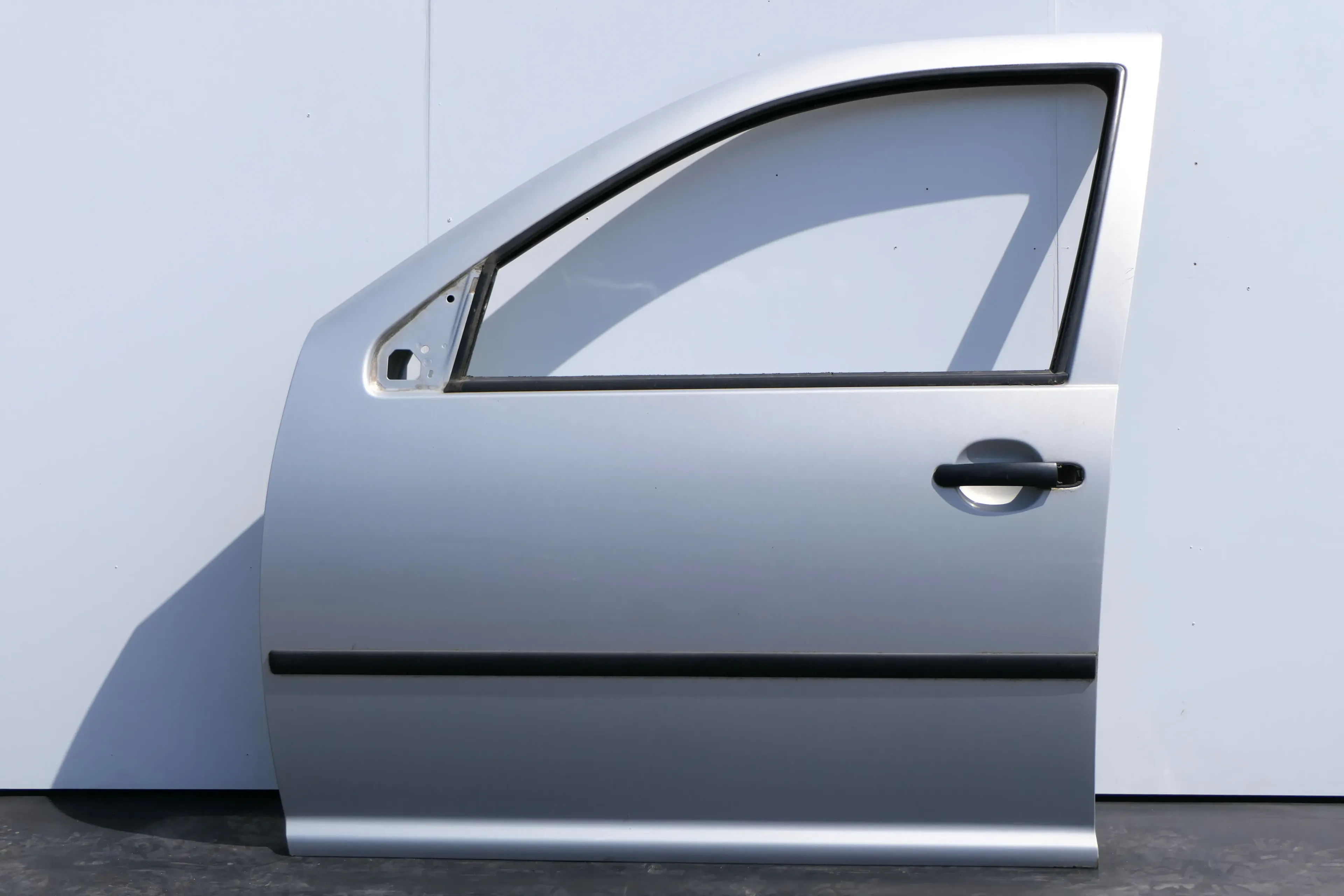 VW Golf 4 Bora Tür vorne links Fahrertür 4/5-Türer + Kombi silber LB7Z satinsilb - Bild 1