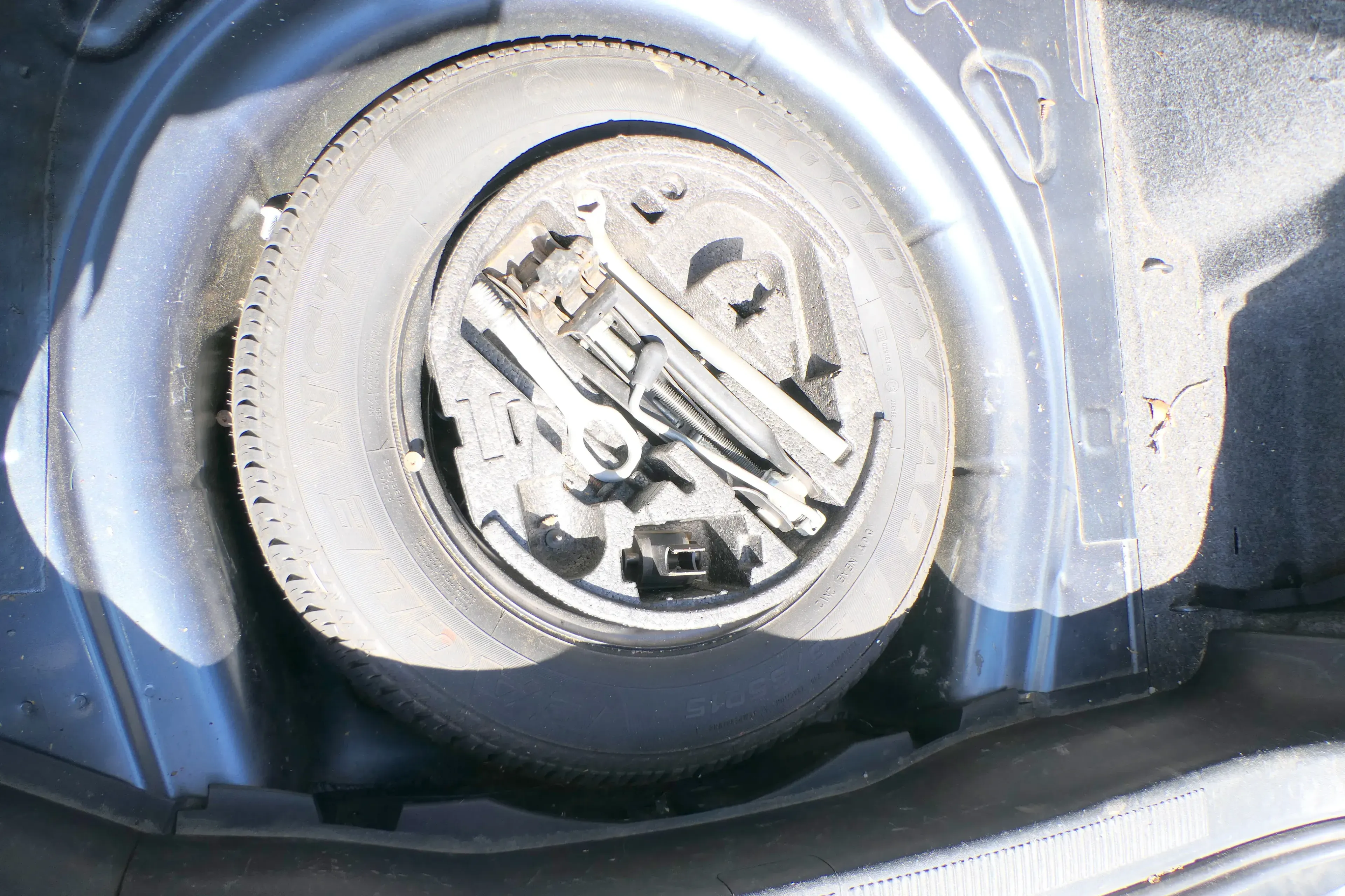 Skoda Octavia Ersatzrad Ersatzreifen mit Werkzeug (Notrad) 15 Zoll 195/65 15 - Bild 1