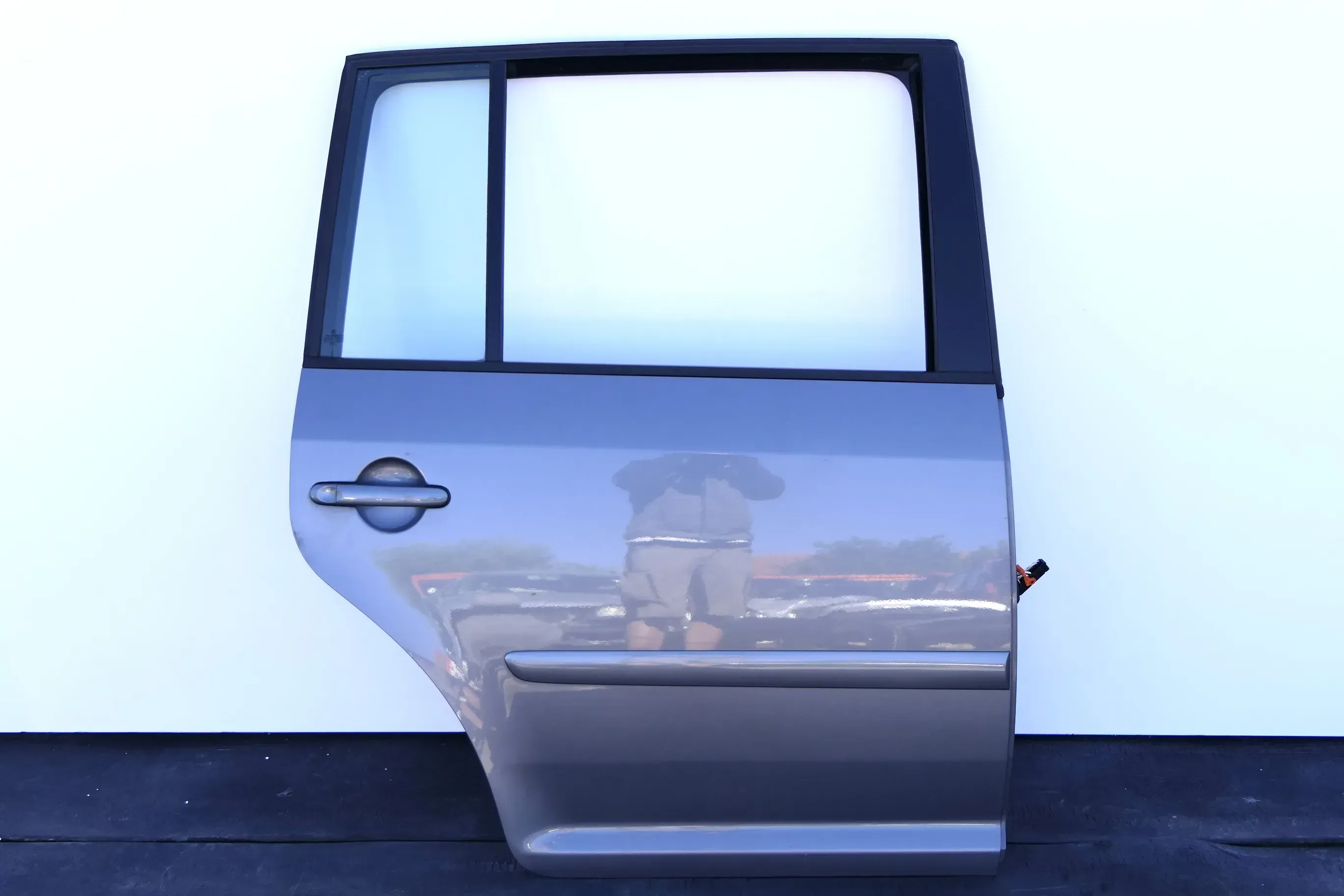 VW Touran 1T 1T3 Tür hinten rechts grau LD7X und  Scheibe Platinum grey - Bild 1