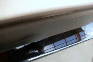 VW Polo 6N Stoßstange hinten Oberteil der 2-geteilte Heckstoßstange schwarz L041 - Bild 4