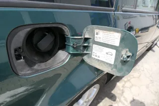 VW Golf 4 Variant Kombi Tankdeckel Deckel Tank Tankverschluß grün LC6M - Bild 4