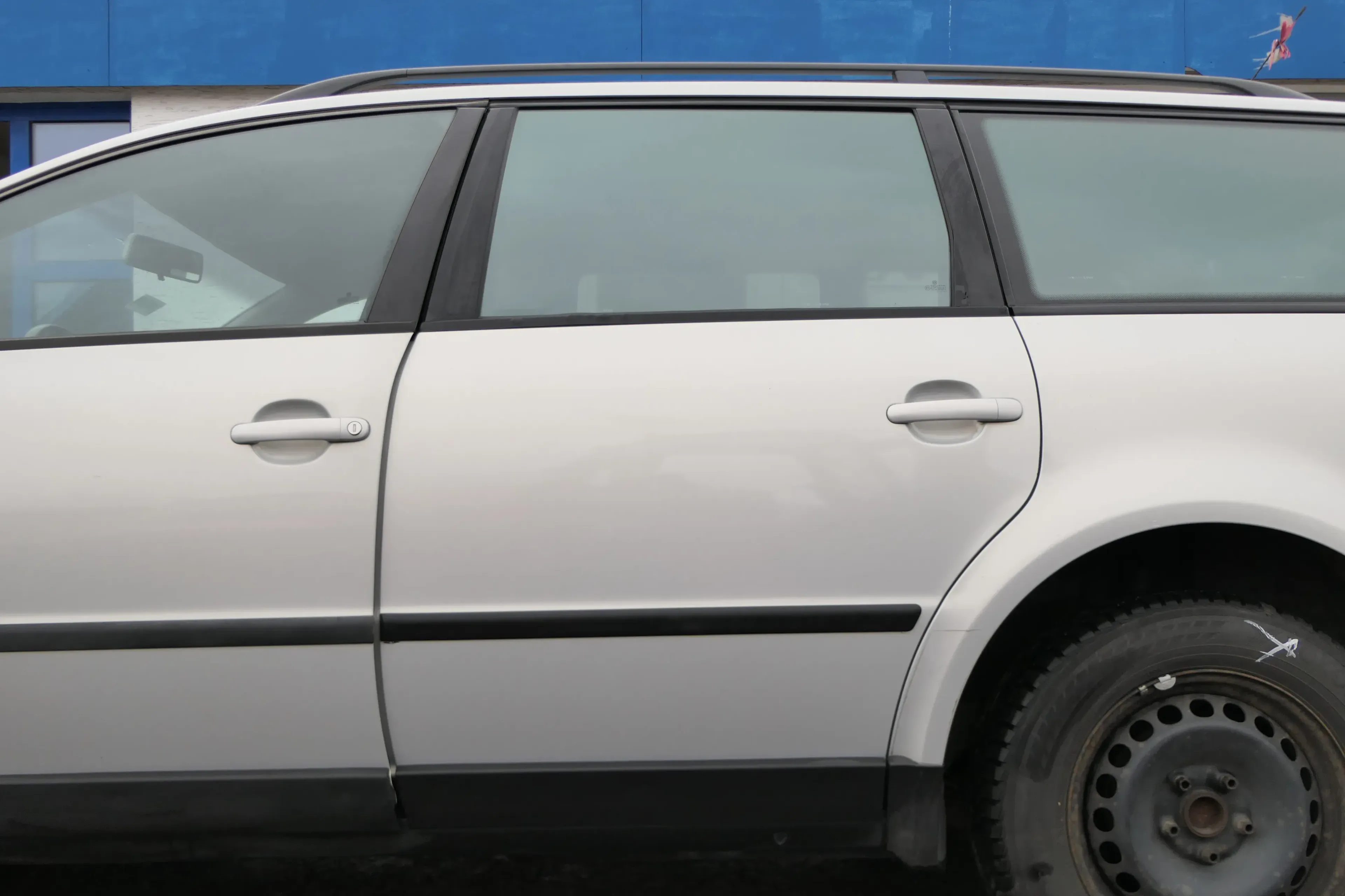 Passat 3B 3BG 3B6 Kombi Variant Tür hinten links silber grau LB7Z - Bild 1