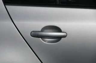 Golf 5 V 1K Tür Türrahmen hinten rechts 4/5-Türer grau silber LA7W -ohneAnbautei - Bild 3
