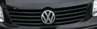 VW Polo 6N2 VW Zeichen Emblem Kühlergrill Grill schwarz LC9Z - Bild 1