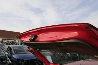 VW Polo 6N2 Heckklappe Klappe hinten Kofferraumklappe rot LP3G - ohne Anbauteile - Bild 2