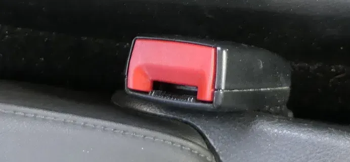 VW Up Gurtschloß Schloß Gurt 1S0857755 vorne links Fahrersitz Sitz Warnkontakt - Bild 1
