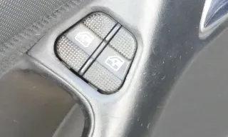 VW Golf 3 Cabrio 1E elektrischer Fensterheber Schalter vorne links schwarz - Bild 1