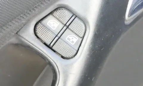 VW Golf 3 Cabrio 1E elektrischer Fensterheber Schalter vorne links schwarz
