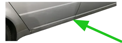 Audi A6 4B Blende Holm unten Schweller Verkleidung Abdeckung rechts silber LY7W