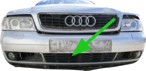 Audi A4 B5 Facelift Gitter in Stoßstange vorne Frontstoßstange Blende mitte