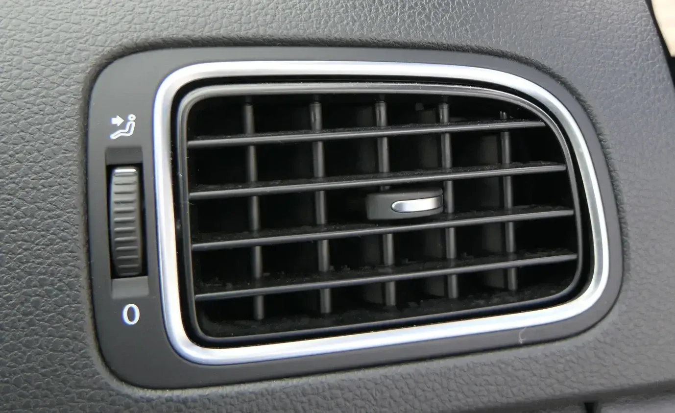 VW Polo 6R Lüftungsdüse Düse Lüftung vorne rechts 6R0819704R schwarz - Bild 1